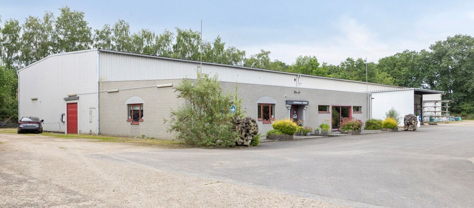 Industrieel gebouw te koop in Dilsen-Stokkem Lanklaar