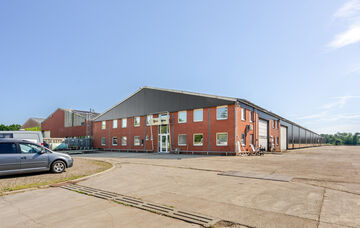 Bedrijfsgebouw te huur in Bree