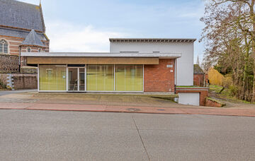 Charmante vrijstaande woning met handelspand in het hart van Kortenaken – voormalig “Kleding Arnauts”

Deze vrijstaande woning met handelspand bevindt zich op een unieke locatie in het centrum van Kortenaken, vlak naast de Sint-Amor kerk en de rivie