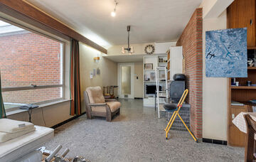 Charmante vrijstaande woning met handelspand in het hart van Kortenaken – voormalig “Kleding Arnauts”

Deze vrijstaande woning met handelspand bevindt zich op een unieke locatie in het centrum van Kortenaken, vlak naast de Sint-Amor kerk en de rivie