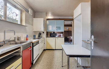 Charmante vrijstaande woning met handelspand in het hart van Kortenaken – voormalig “Kleding Arnauts”

Deze vrijstaande woning met handelspand bevindt zich op een unieke locatie in het centrum van Kortenaken, vlak naast de Sint-Amor kerk en de rivie