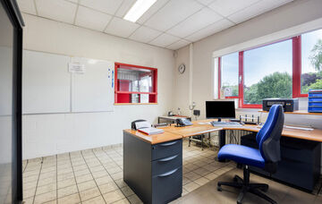 Industrieel gebouw te koop in Dilsen-Stokkem Lanklaar